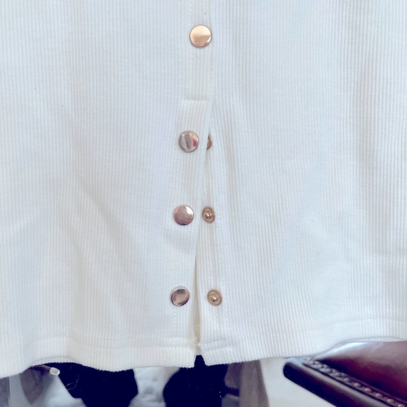 Size M fits more like a small, long, fitted cream color with gold metal snaps - Picture 3 of 15